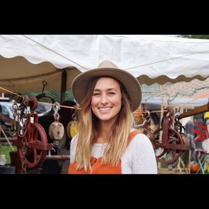 Meet your Posher, Janna